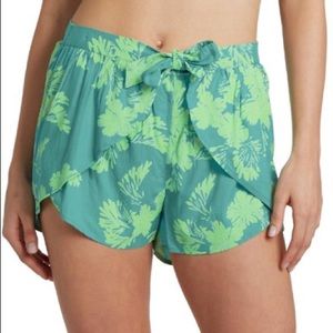 Roxy Jesse Surf Beach Shorts New with Tag Hawaiian Island Floral NWT
